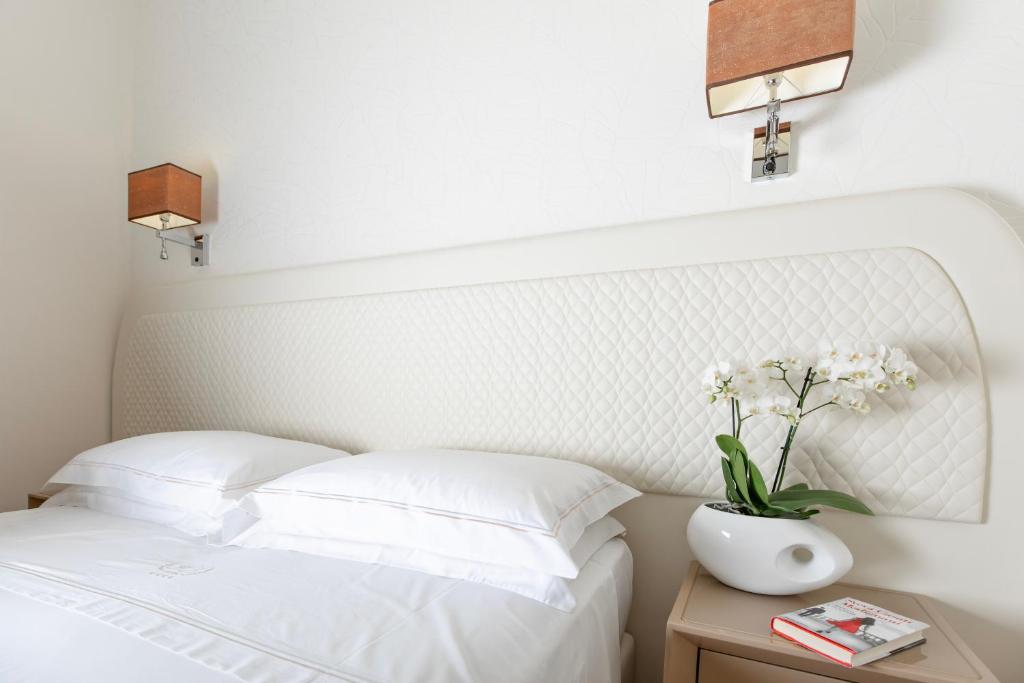 Postel nebo postele na pokoji v ubytování Hotel Alexander