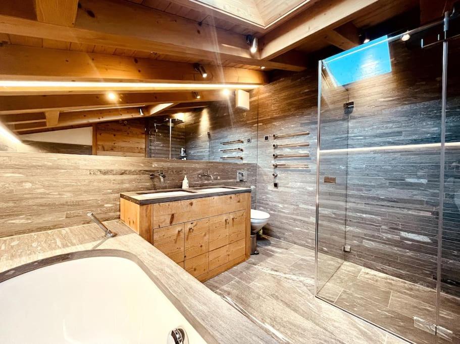 Koupelna v ubytování 4 Bedroom Penthouse Apt in Flims Waldhaus