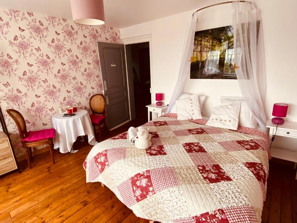 Les Iris Chambres d’hôte - Habitación Doble Con Baño Compartido
