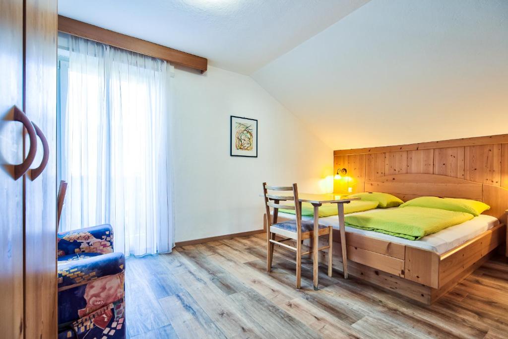 Postel nebo postele na pokoji v ubytování Gasthof Anny