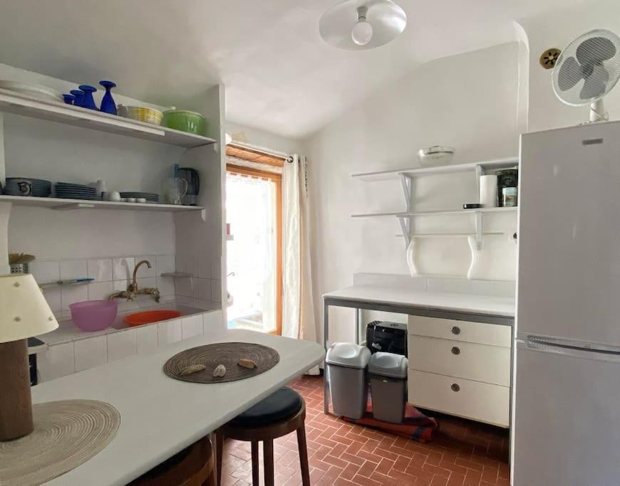 Kuchyň nebo kuchyňský kout v ubytování Cassiopée - appartement lumineux avec belle vue
