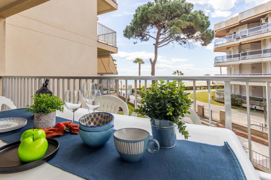 a table with a blue table cloth on a balcony at DMS 5 1ª Planta Arysal 1 in Cambrils