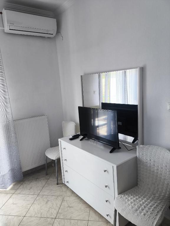 Televízia a/alebo spoločenská miestnosť v ubytovaní Anna'S Rooms