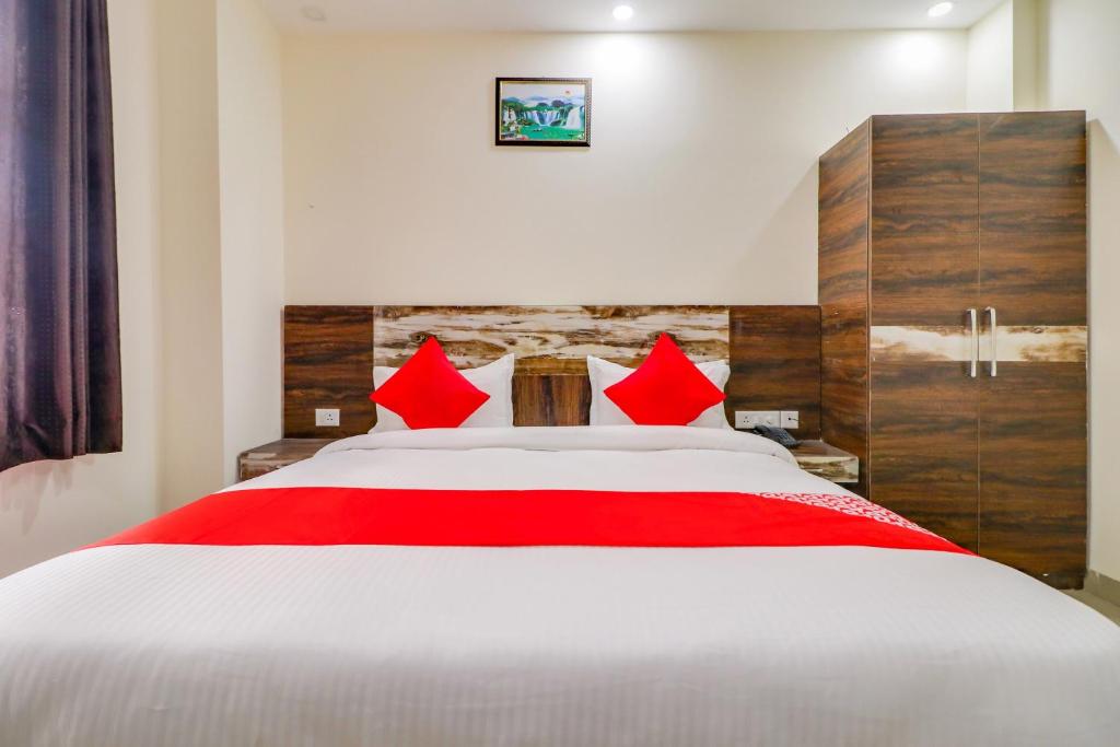 Postel nebo postele na pokoji v ubytování Hotel O Aero Inn