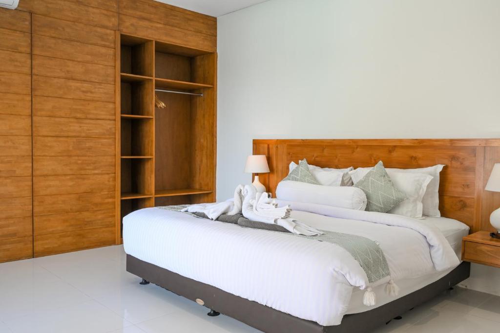 Postel nebo postele na pokoji v ubytování The Lavana Rainie's Villa Nusa Dua