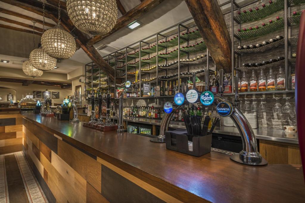 Lounge nebo bar v ubytování The Old Bridge Inn, Holmfirth, West Yorkshire - part of The Coaching Inn Group