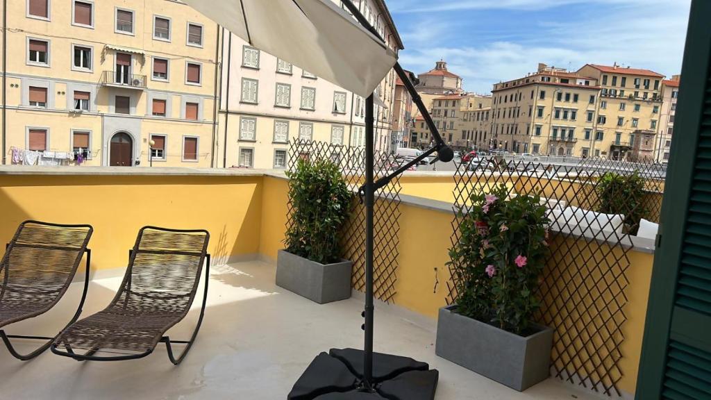 Balkón nebo terasa v ubytování Waterfront balcony I Grani 1 Resort Style Suite