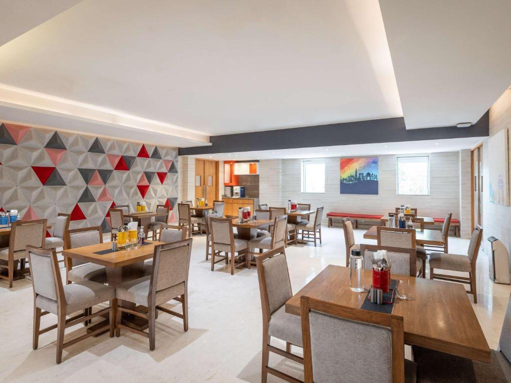 Posezení v ubytování ibis New Delhi Aerocity - An Accor Brand