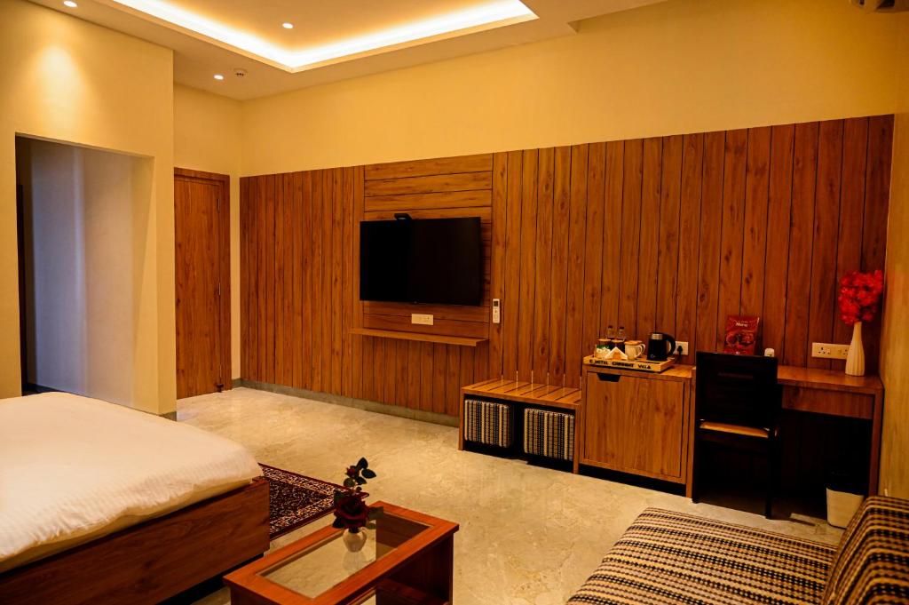 TV a/nebo společenská místnost v ubytování Hotel Cresent - Near Assi Ghat