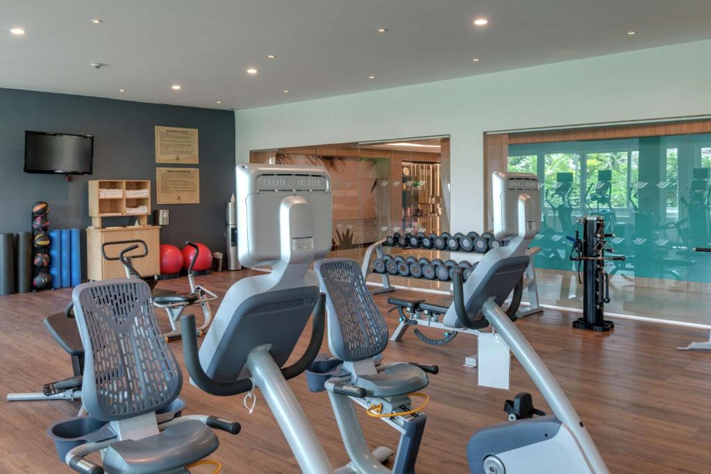 Fitness centrum a/nebo fitness zařízení v ubytování Hilton Cartagena