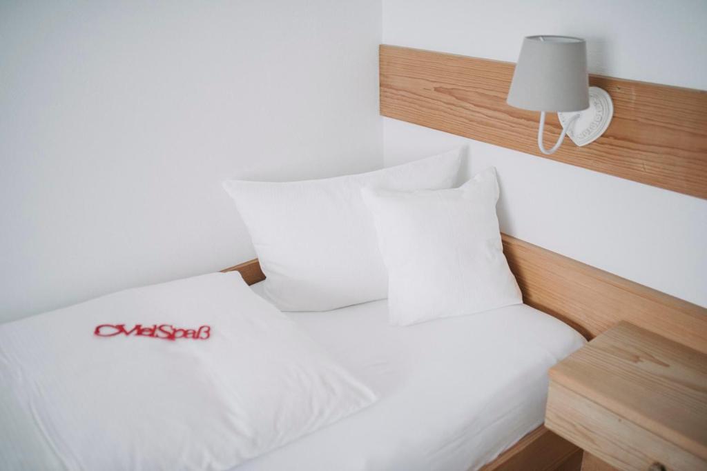 Postel nebo postele na pokoji v ubytování Gästehaus Sonnenplatzerl
