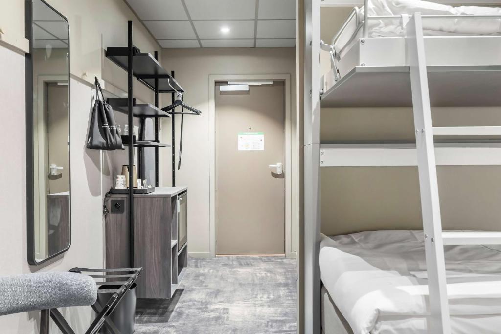 Postel nebo postele na pokoji v ubytování Aiden by Best Western Karlstad Arena