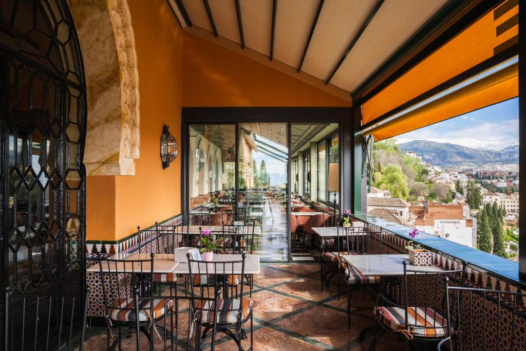 Alhambra Palace Hotel - Resim 42