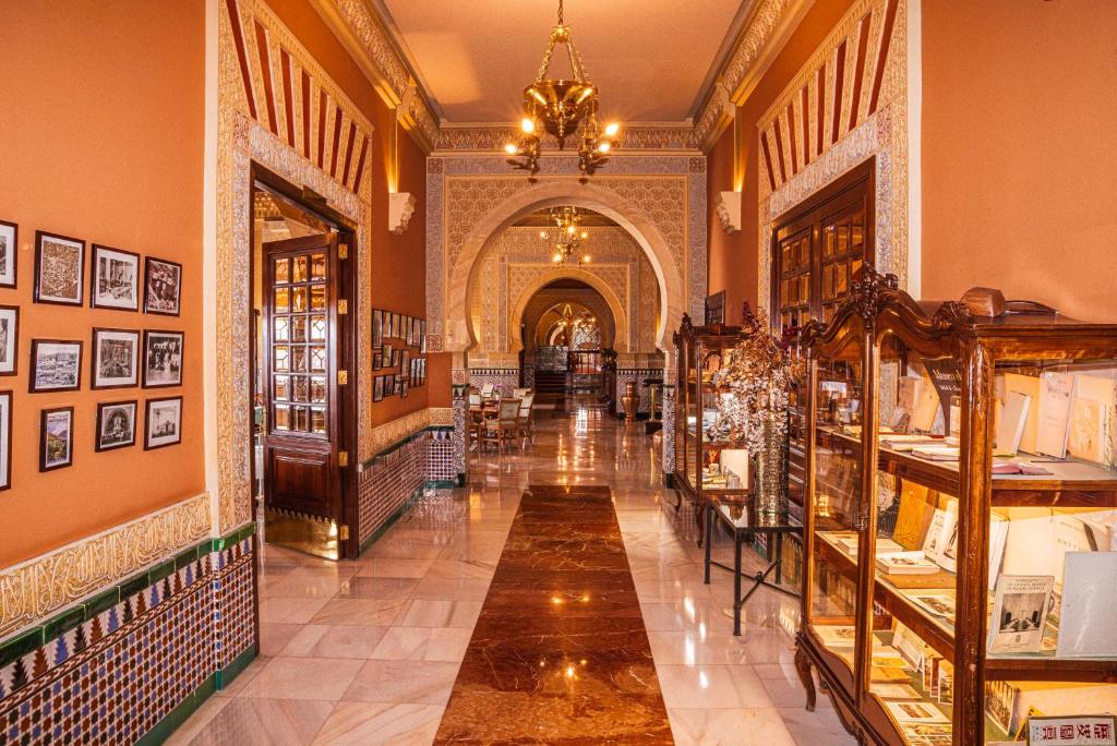 Alhambra Palace Hotel - Resim 17