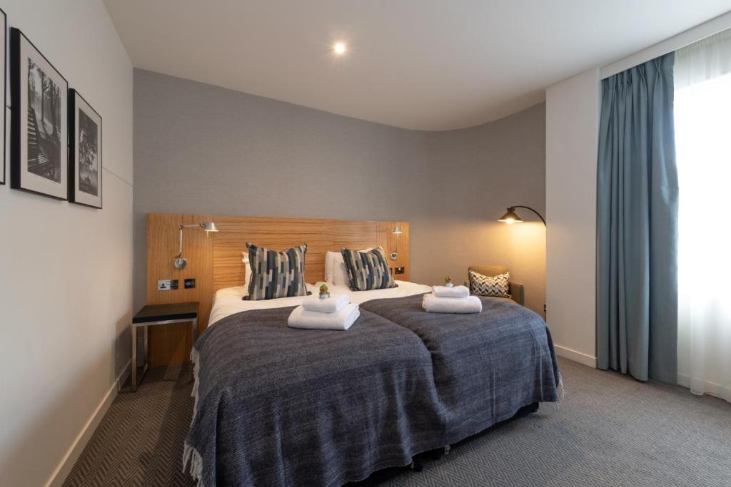 Postel nebo postele na pokoji v ubytování Apex City of Edinburgh Hotel