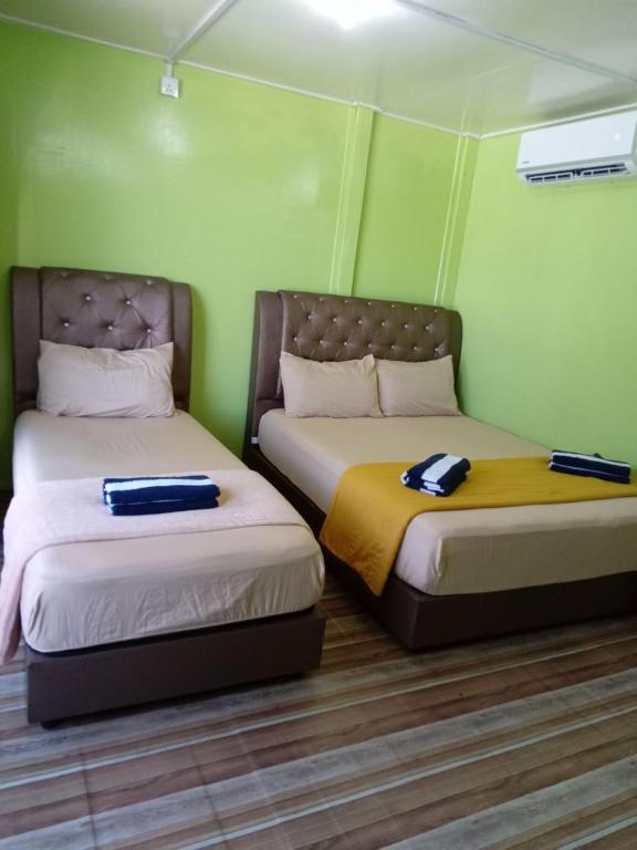 Postel nebo postele na pokoji v ubytování OCEANBOYS INN