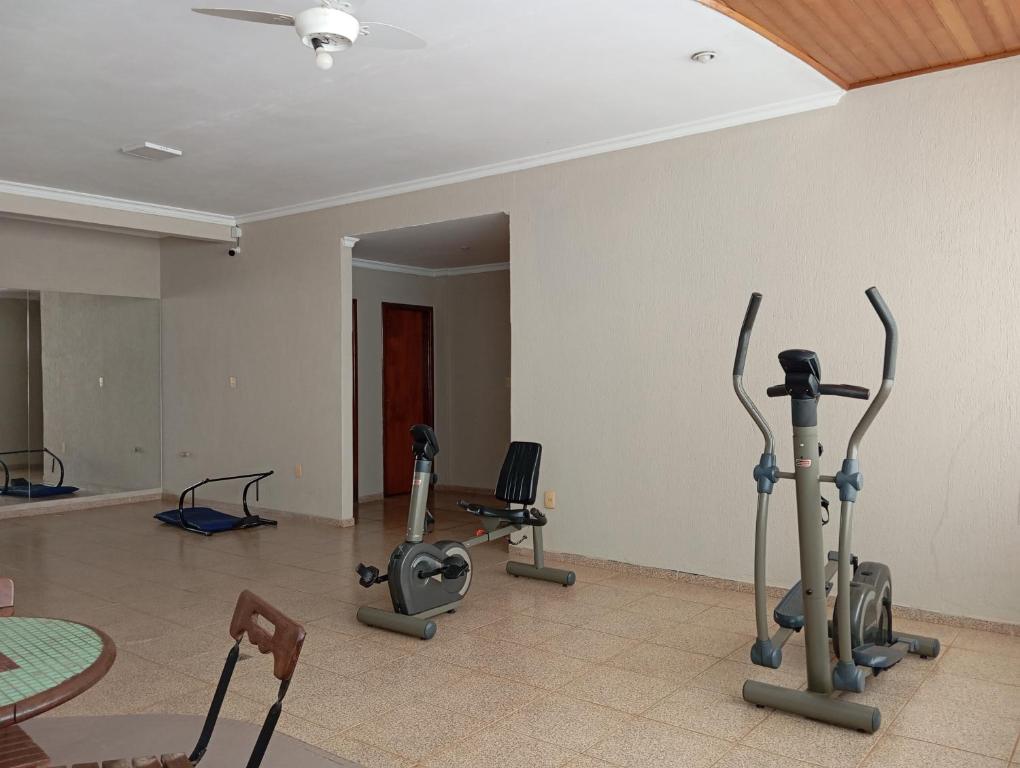 Fitness centrum a/nebo fitness zařízení v ubytování Mariachis Hotel