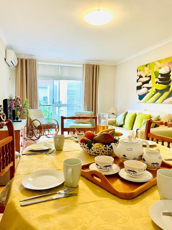 a dining room with a table with food on it at Sesimbra Flat in Sesimbra