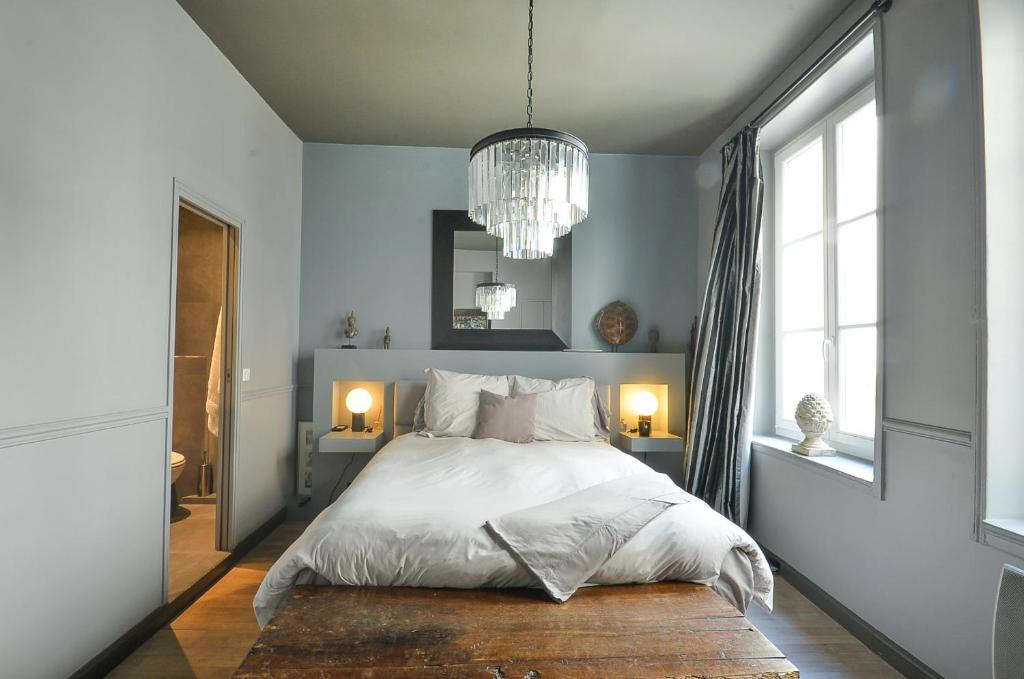 Luxurious 2bdrm 2 ba in the heart of Le Marais