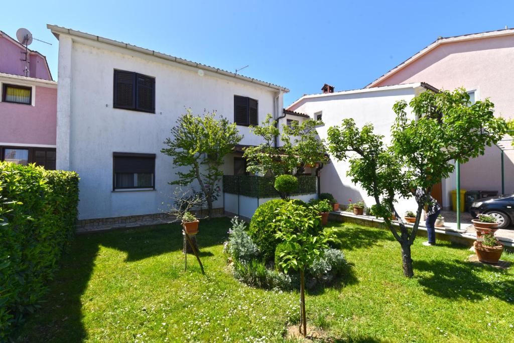Zahrada ubytování Apartments Nevina 1230