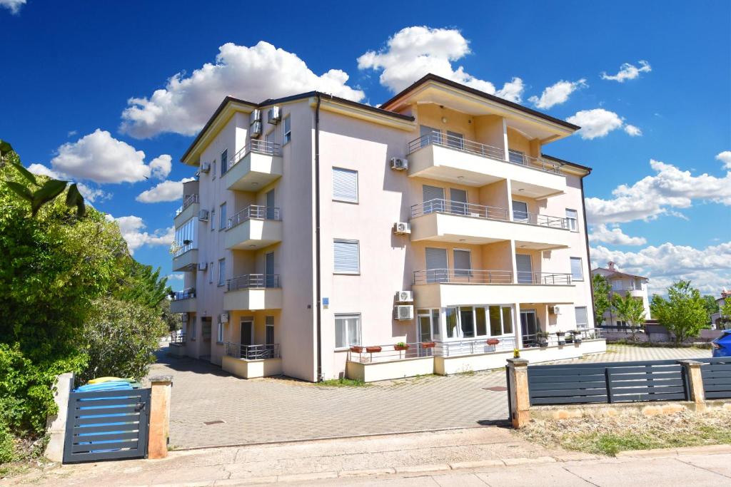 Budova, kde se apartmán nachází