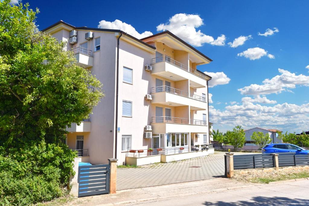 Budova, kde se apartmán nachází
