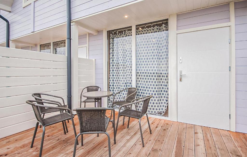 Μπαλκόνι ή βεράντα στο Cozy Home In Sarbinowo With Kitchen