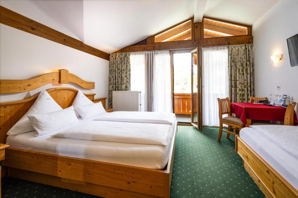 Postel nebo postele na pokoji v ubytování Hotel Gruenberger