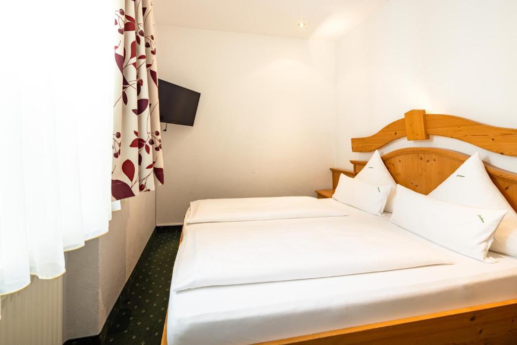 Postel nebo postele na pokoji v ubytování Hotel Gruenberger