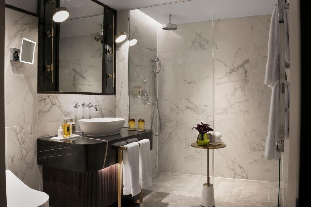 The Biltmore Mayfair - Resim 6