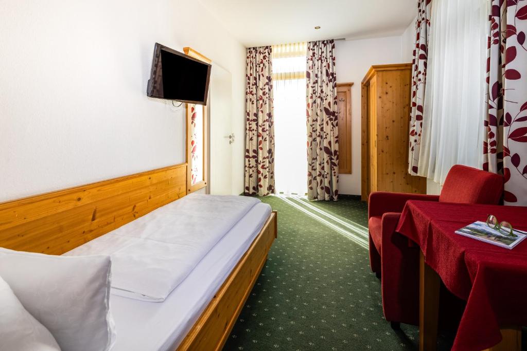Postel nebo postele na pokoji v ubytování Hotel Gruenberger