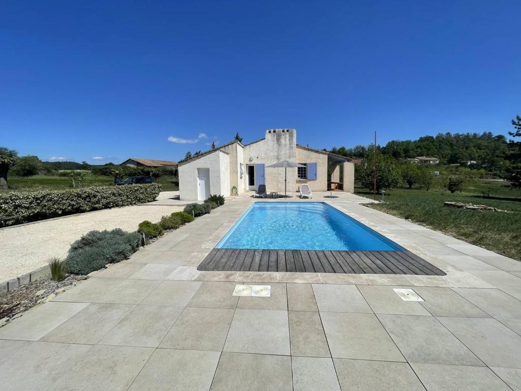 Zdjęcie z galerii obiektu Villa au calme avec piscine privée, proche Vallon Pont d'Arc et Ruoms, 4/6 personnes - FR-1-697-18 w mieście Lagorce