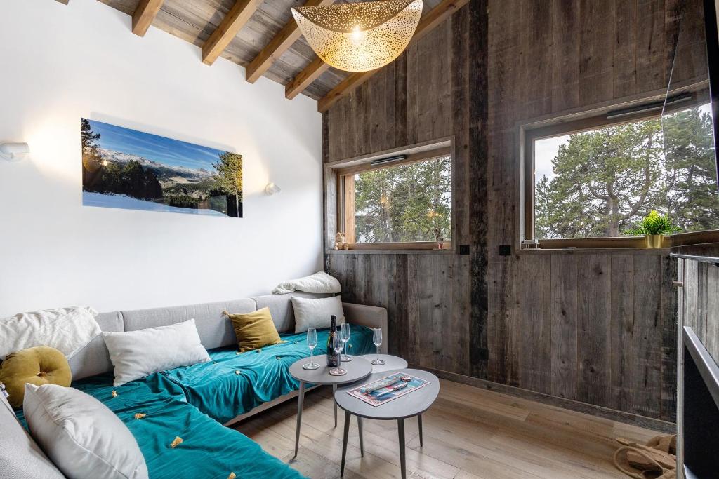a living room with a couch and a table at Chalet nid des écureuils in Font-Romeu-Odeillo-Via