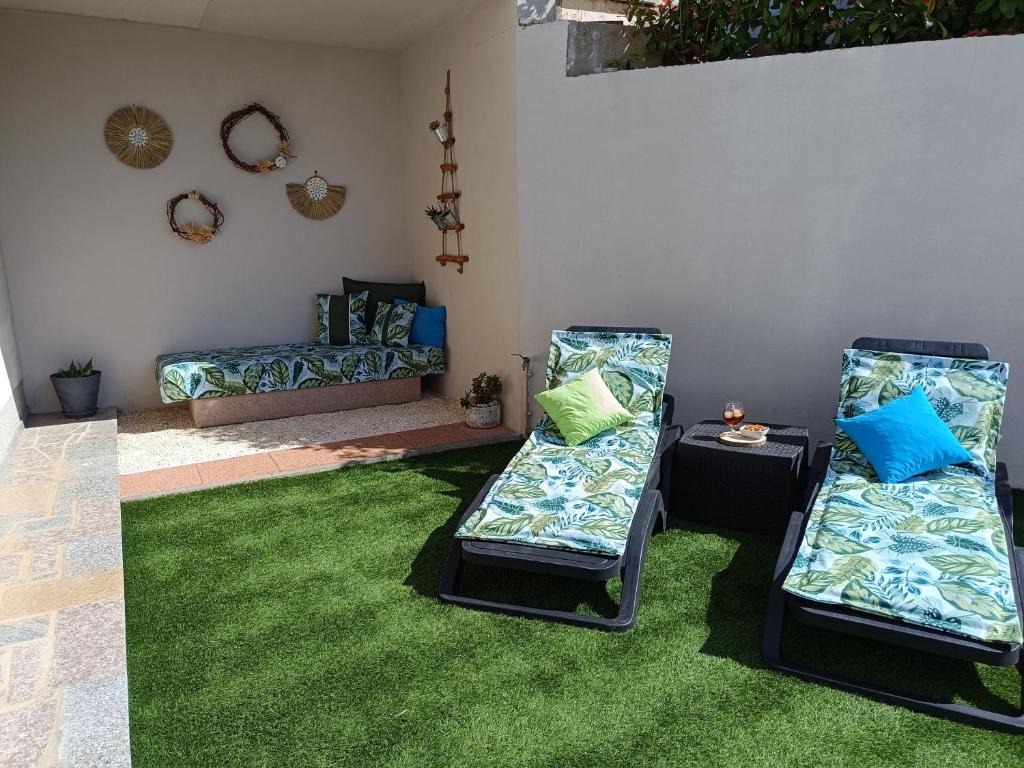 a living room with two chairs and green carpet at Apartments Villa Stari Koko in Omiš