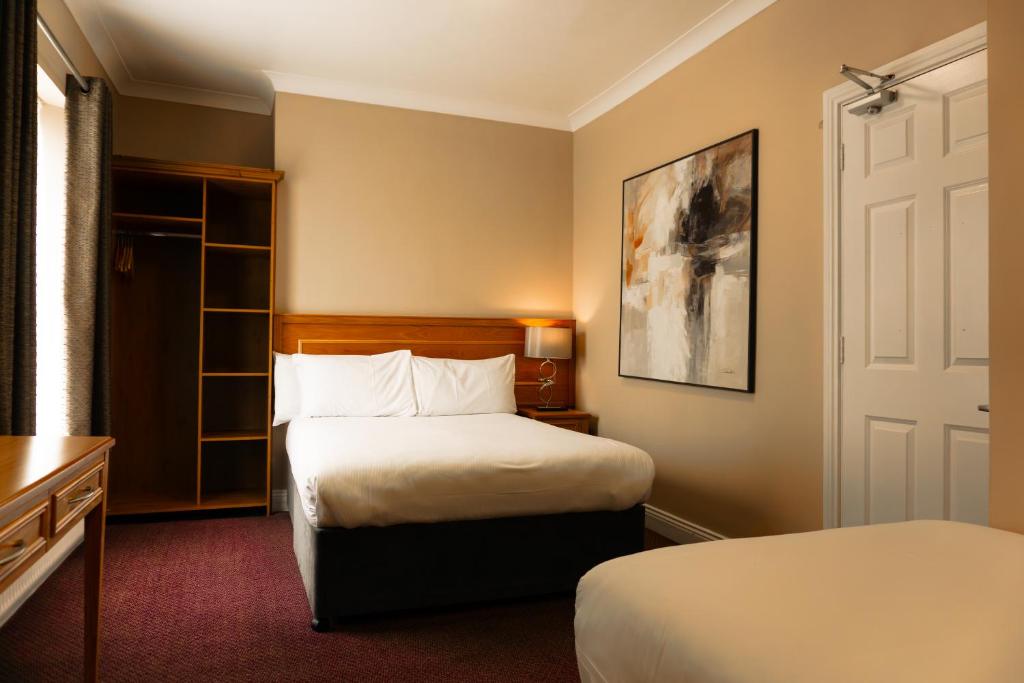 Cama ou camas em um quarto em Phoenix Park Hotel