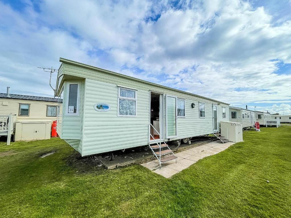 8 Berth Caravan For Hire At Heacham Holiday Park In Norfolk Ref 21024F, Heacham (updated prices