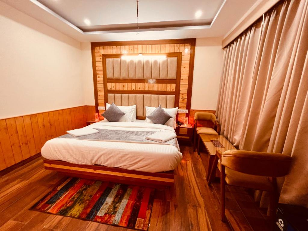 מיטה או מיטות בחדר ב-Samikaran Lodge