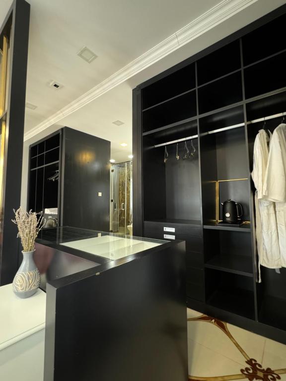 a black and white kitchen with black cabinets at DNA Villa Space in Buôn Dhă Prŏng