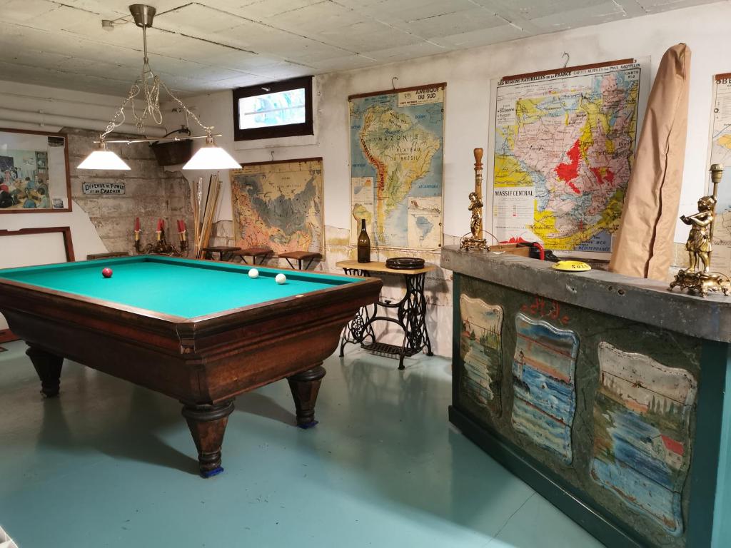 a room with a pool table and maps on the wall at Chambres à la campagne chez l'habitant in Boissy-sans-Avoir