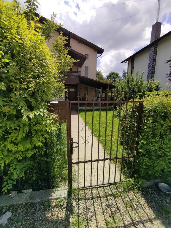 VillaWeb 9rooms - Long term business aparthotel 29 Euro per night per room, min 3months - Resim 27