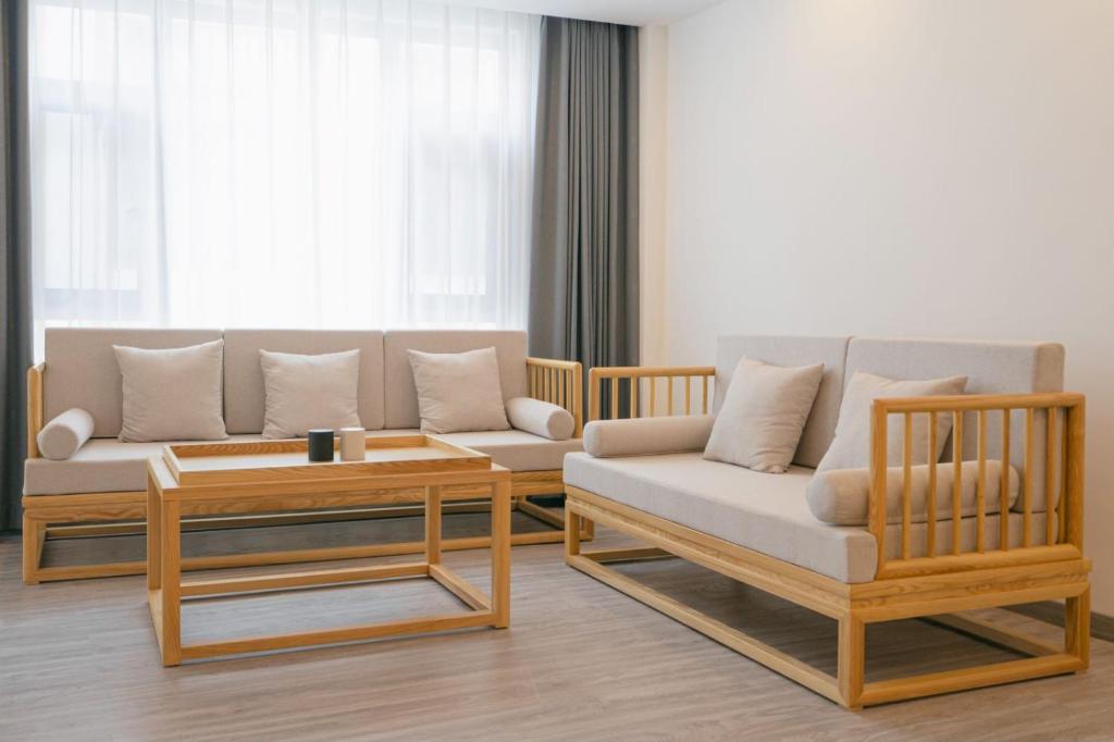 Rivulet Mountain Hotel - Zhangjiajie Forest Park Scenic Area tesisinde bir oturma alanı
