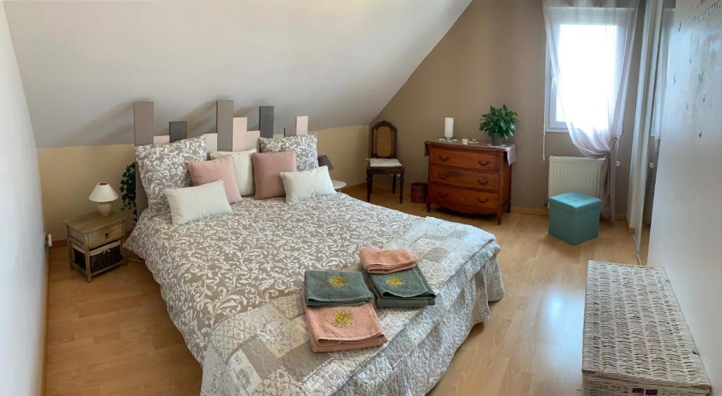 Ένα ή περισσότερα κρεβάτια σε δωμάτιο στο Chambres du Clos de Bellevue