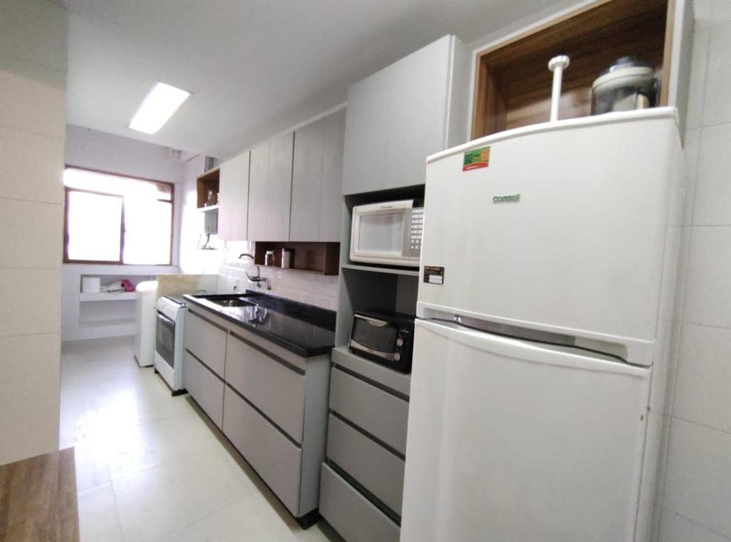 Кухня или мини-кухня в MS145. Excelente apartamento em andar alto no Arpoador!
