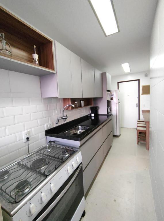 Кухня или мини-кухня в MS145. Excelente apartamento em andar alto no Arpoador!
