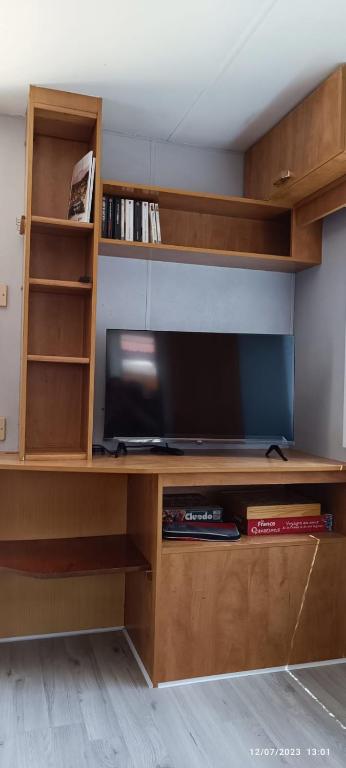 TV a/nebo společenská místnost v ubytování Havre de paix pour 2 à 4 pers.