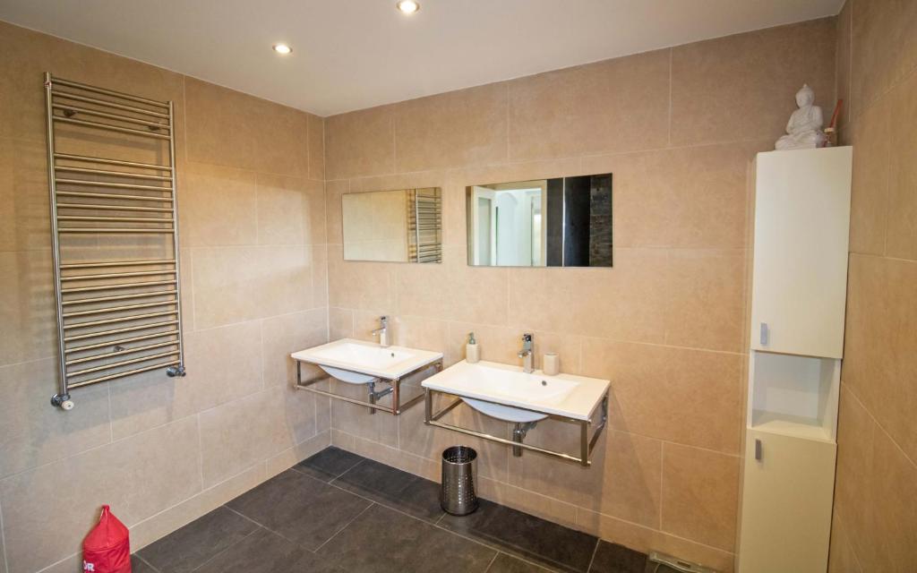 A bathroom at Villa con piscina privada y barbacoa - ALBERT VILLAS Alcossebre