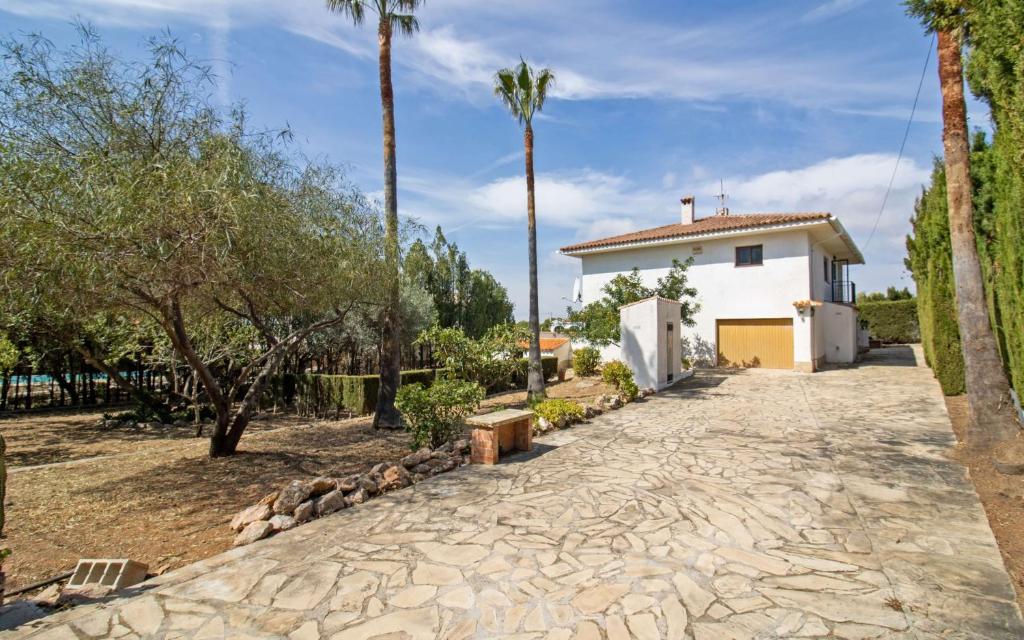 A garden outside Villa con piscina privada y barbacoa - ALBERT VILLAS Alcossebre