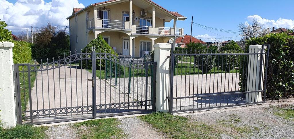 Cozzy apartment near the Aiport Podgorica - 15