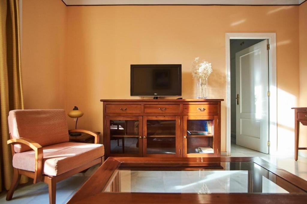 TV a/nebo společenská místnost v ubytování Apartamentos San Andres