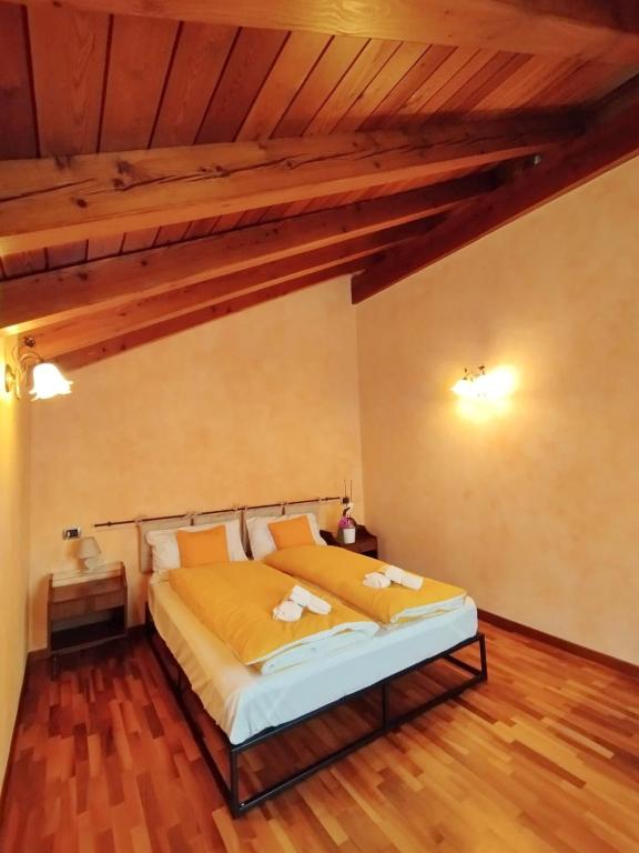 a bedroom with a bed in a room with wooden ceilings at Casa Liliana in Terrabona